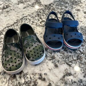 CROCS Kids Green Camouflage and Navy Water Shoes